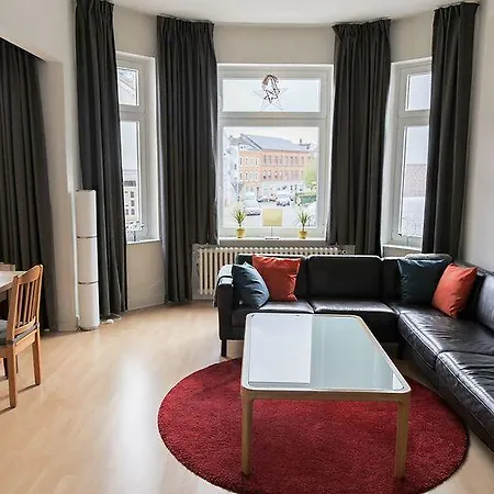 Stilvolle Altbauwohnung In Zentraler Lage キール