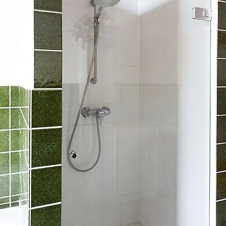 アパート Stilvolle Altbauwohnung In Zentraler Lage *