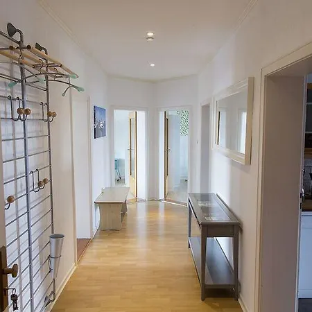 Stilvolle Altbauwohnung In Zentraler Lage * キール