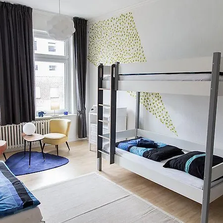 Stilvolle Altbauwohnung In Zentraler Lage キール