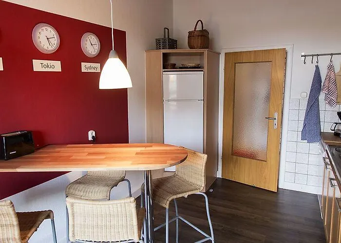 Stilvolle Altbauwohnung In Zentraler Lage *